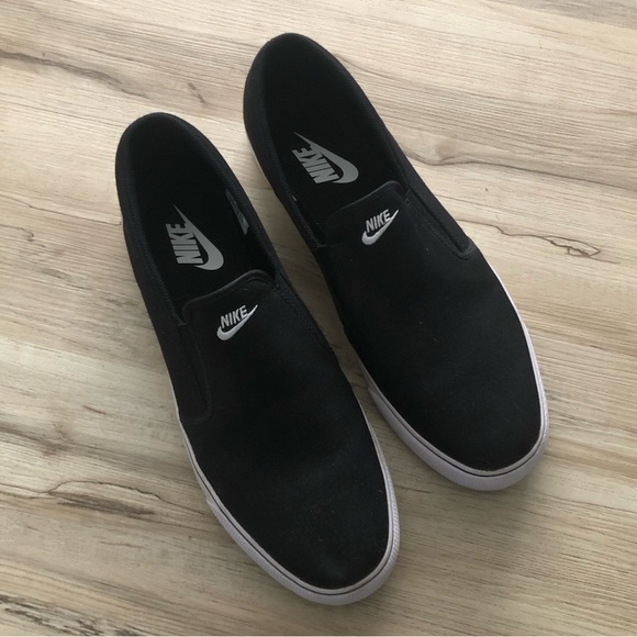 Nike Men's Black and White Slip-On Loafers - Picture 2 of 7